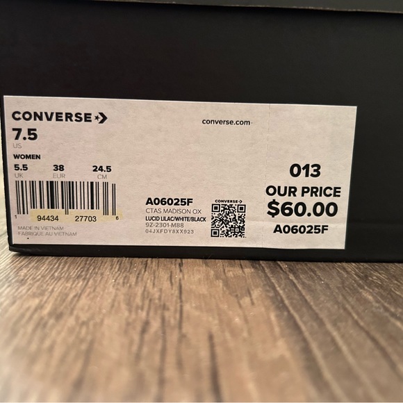 Size 7 1/2 Lucid Lilac converse sneakers - Picture 3 of 7